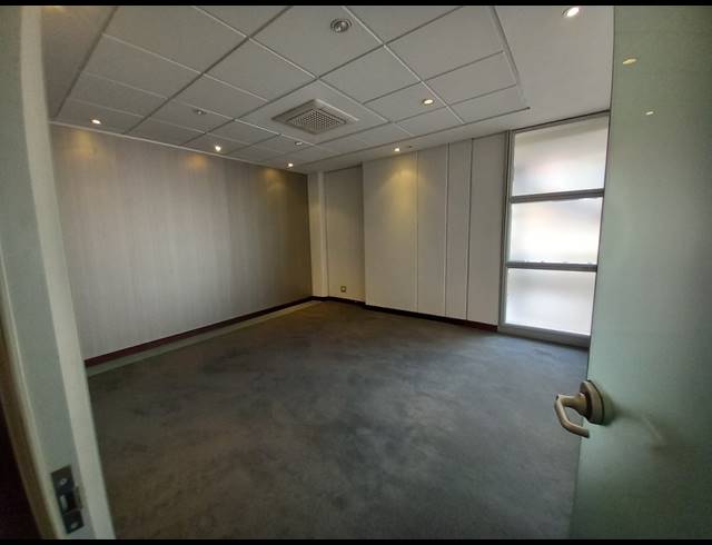 427M² OFFICE TO LET IN BRYANSTON